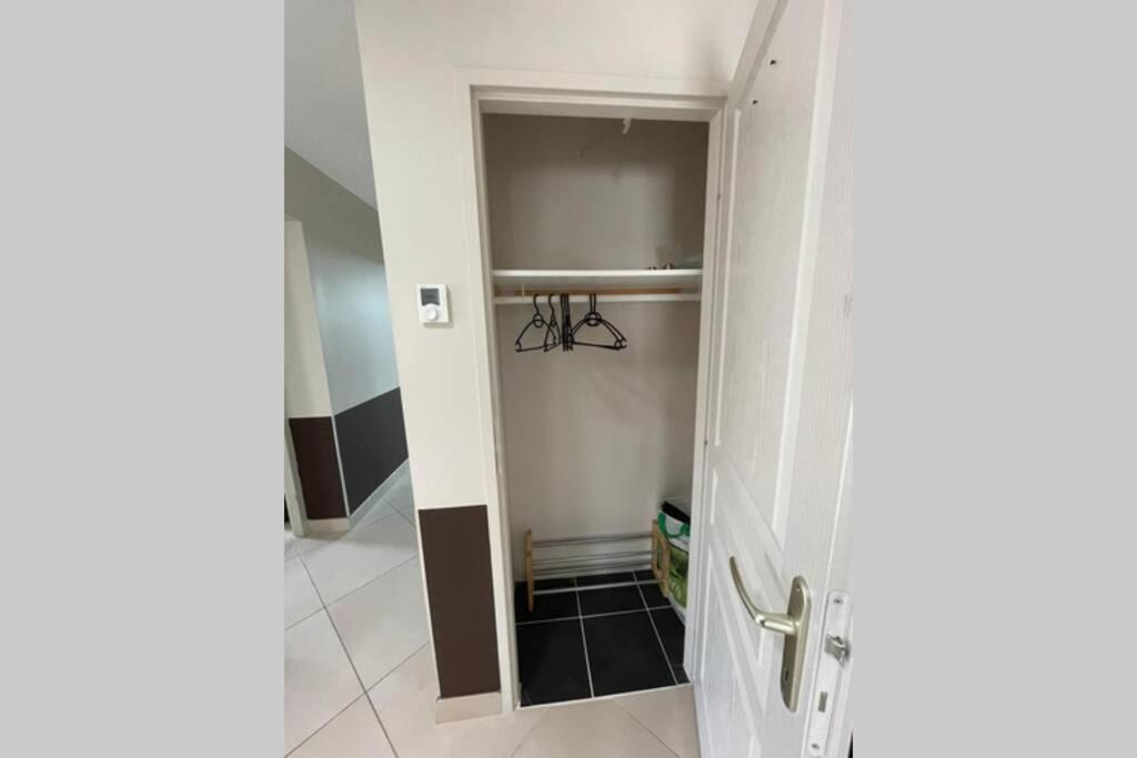 Superbe Appartement Avec 2 Chambres - 9 Personnes - Parking Prive 투르농쉬르론 외부 사진