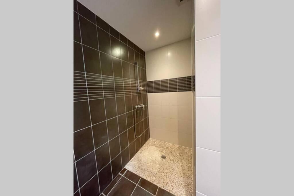 Superbe Appartement Avec 2 Chambres - 9 Personnes - Parking Prive 투르농쉬르론 외부 사진